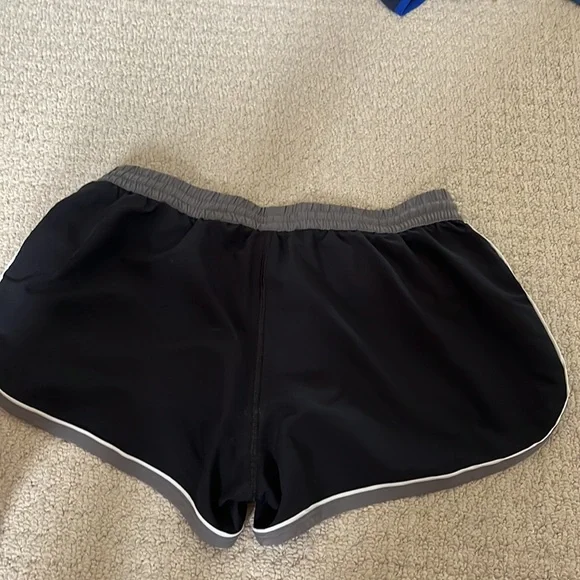 Ladies Shorts - Picture 2 of 7